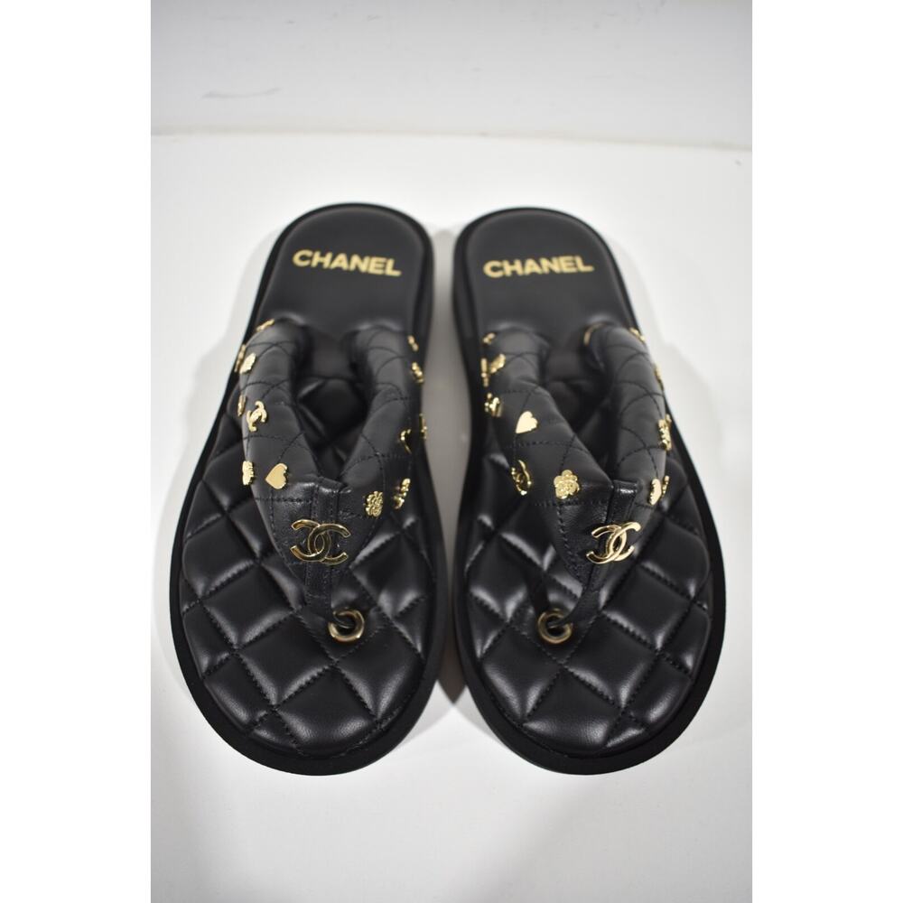 Chanel 23P Black Quilted Charms Padded Pool Thong Logo Slide Mule Flat Sandal 40 - Picture 3 of 12